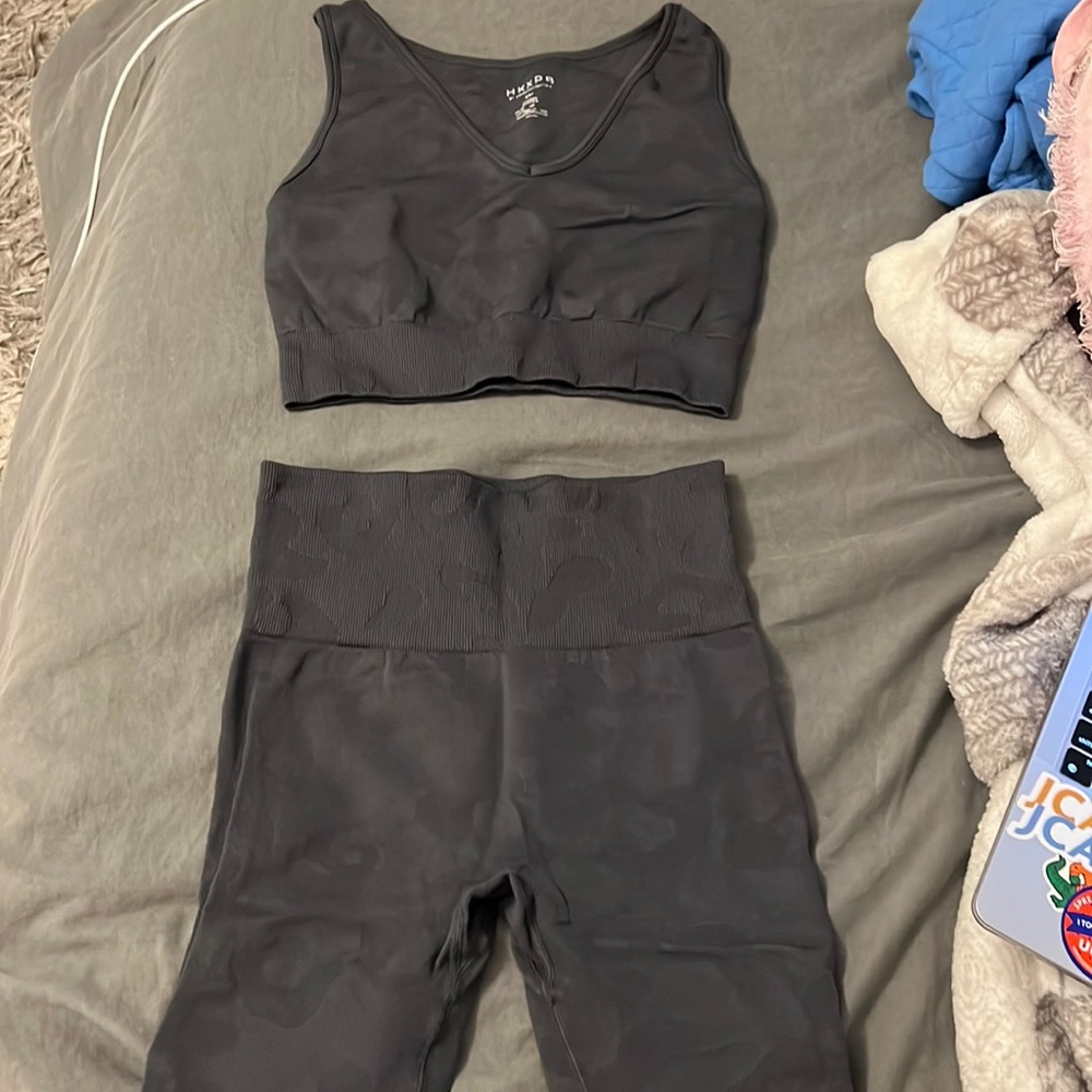 Grey camo legging/bra top set